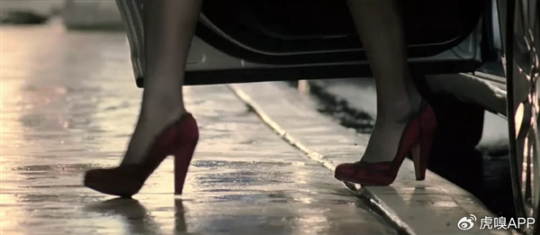 人正在用丑鞋踹翻全世界k8凯发国际入口年轻